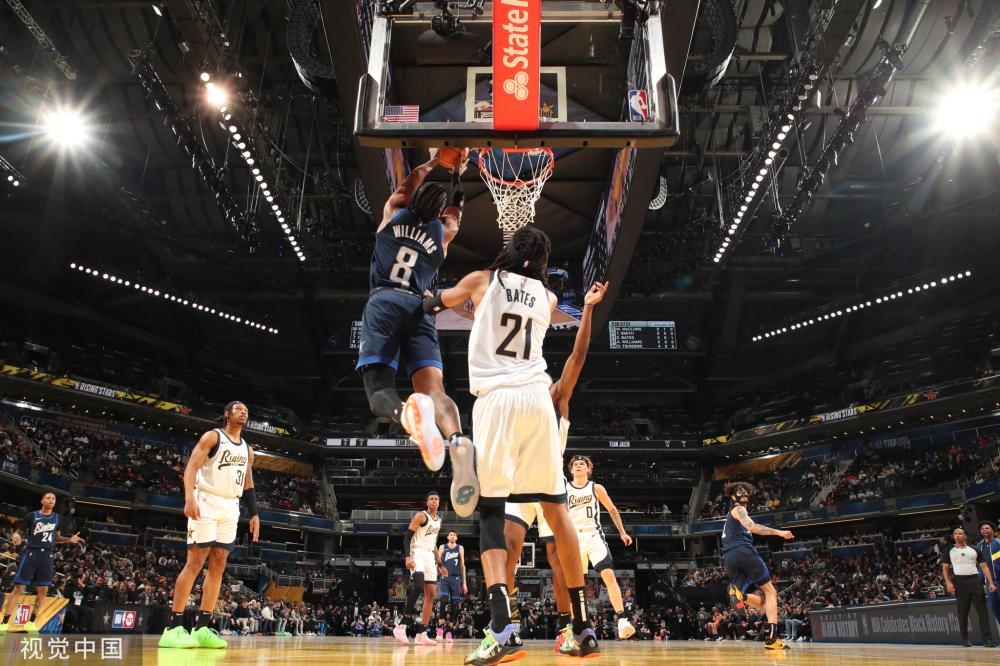 乘坐经济舱 乘坐经济舱